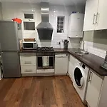 Comfy Stay In Wandsworth Town